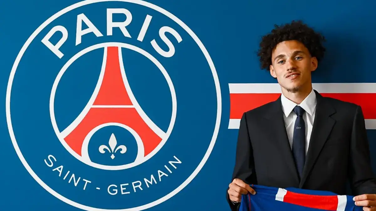 Maghnes Akliouche quitte Monaco et signe au PSG jusqu’en 2031 (officiel)