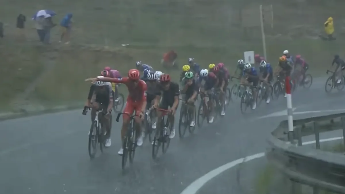 Vuelta 2026 : un violent orage de grêle provoque l’annulation de la 3e étape à 16 km de l’arrivée